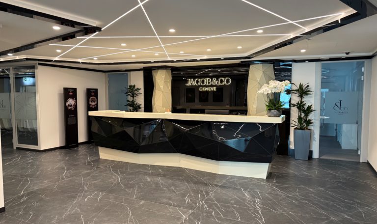 Bureau clé en main de Jacob & Co. à Plan-les-Ouates, Genève, aménagé pour activités administratives, logistiques et commerciales.